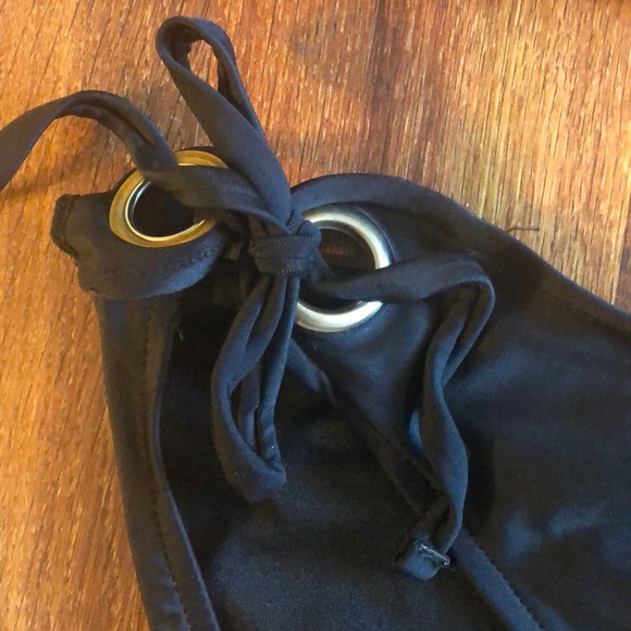 Black Bikini - Picture 3 of 5